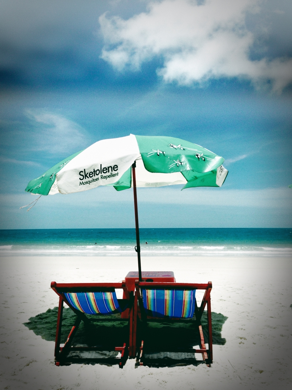 Aqua Tone 400 frame showing cool evening light with soft contrast